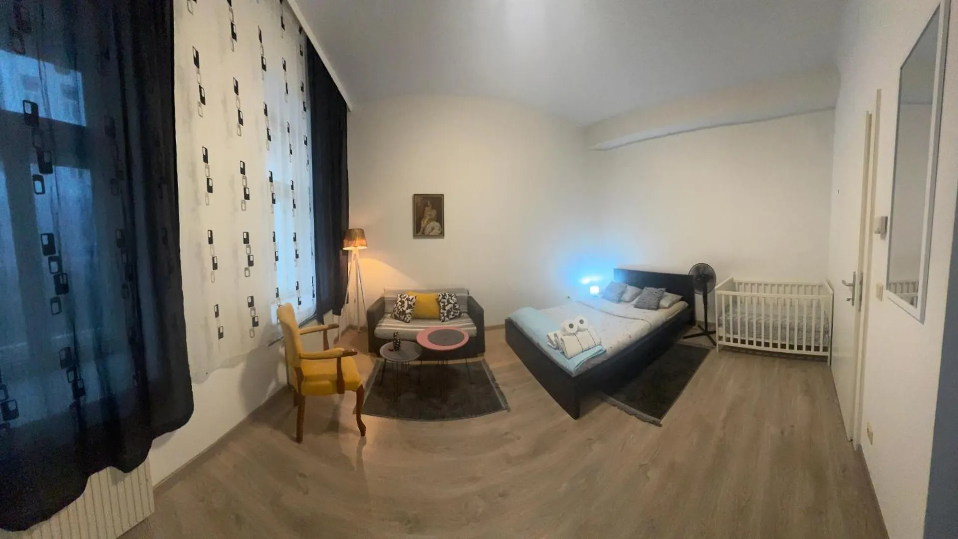 Ganze Klein Unterkunft 1100 Wien contacts